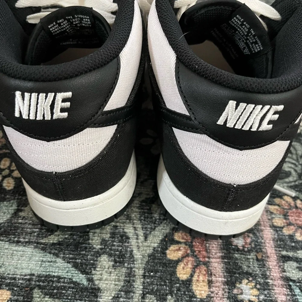 Nike Dunk Mid  size 11 - Picture 3 of 3